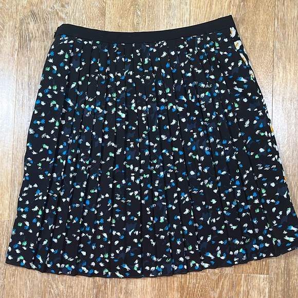 J. Crew Factory Black Print Pleated Faux Wrap Skirt Size 6 Lined Mini EUC - Picture 9 of 15